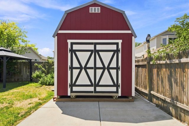 6802 S CYCLAMEN DR, West Jordan, UT 84081
