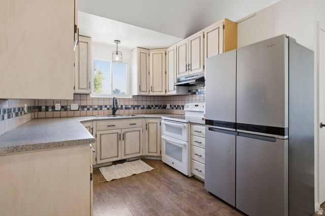 6802 S CYCLAMEN DR, West Jordan, UT 84081
