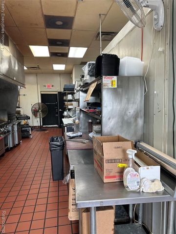 19005 Telegraph Rd, Detroit, MI 48219