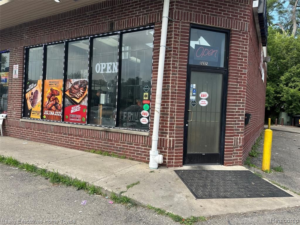 19005 Telegraph Rd, Detroit, MI 48219