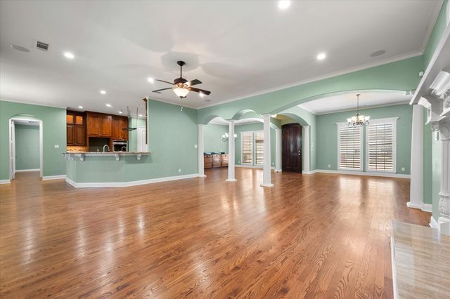 1902 Melbourne Drive, Pantego, TX 76013