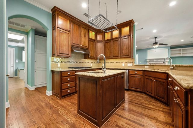 1902 Melbourne Drive, Pantego, TX 76013