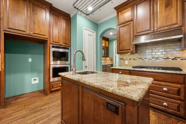 1902 Melbourne Drive, Pantego, TX 76013