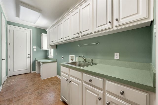 1902 Melbourne Drive, Pantego, TX 76013