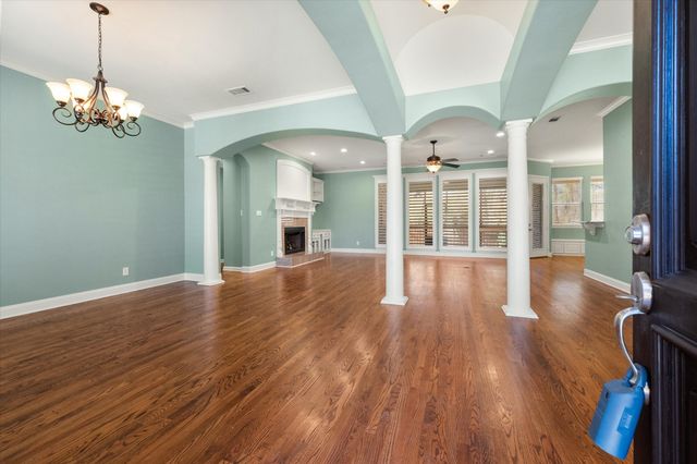 1902 Melbourne Drive, Pantego, TX 76013