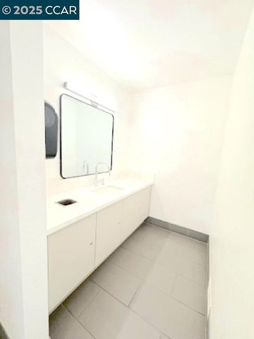 1305 Webster St C102, Alameda, CA 94501