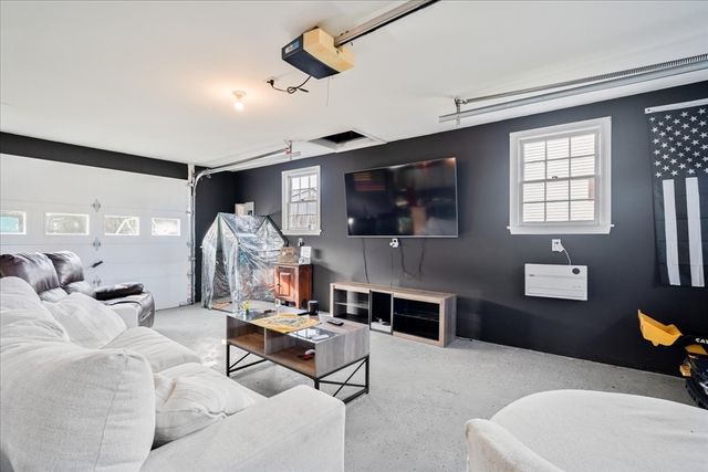 127 Sheraton Ave, Somerset, MA 02725