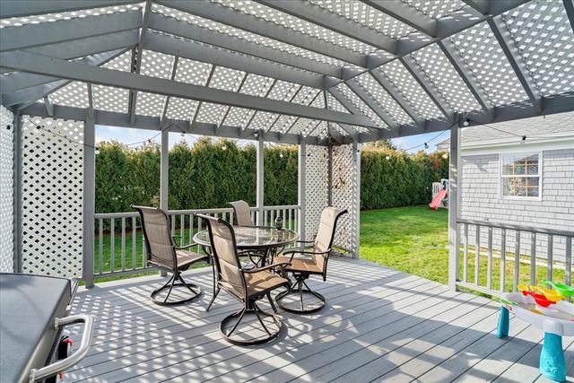 127 Sheraton Ave, Somerset, MA 02725