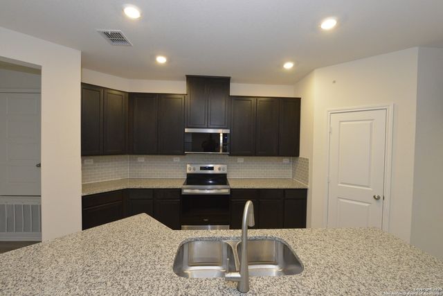 131 E Granite Shores, Boerne, TX 78006