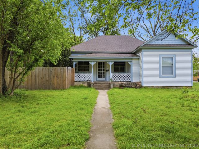 602 N Muskogee Avenue, Claremore, OK 74017