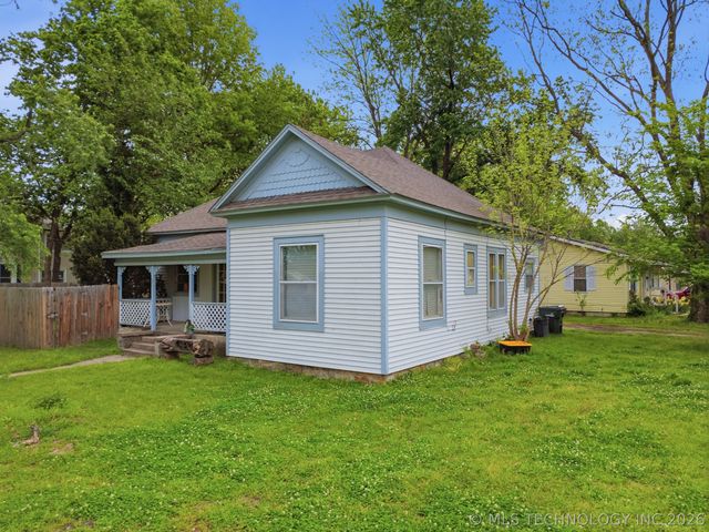 602 N Muskogee Avenue, Claremore, OK 74017