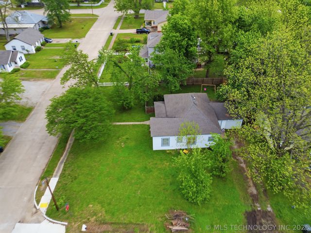 602 N Muskogee Avenue, Claremore, OK 74017