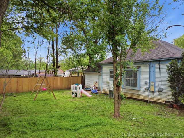 602 N Muskogee Avenue, Claremore, OK 74017