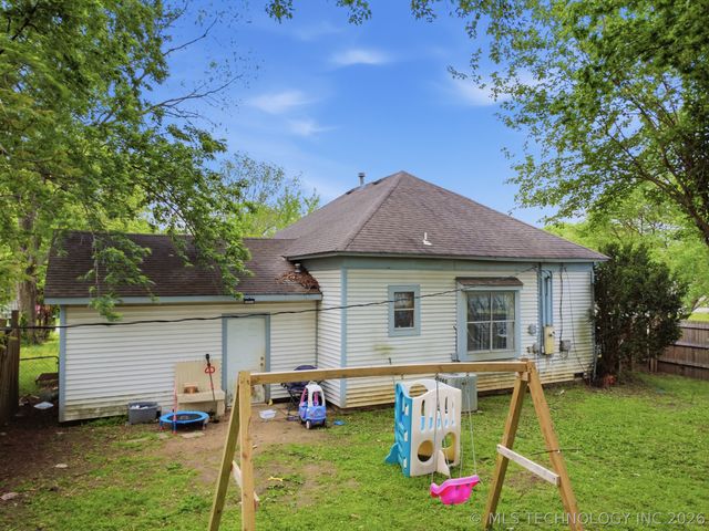 602 N Muskogee Avenue, Claremore, OK 74017