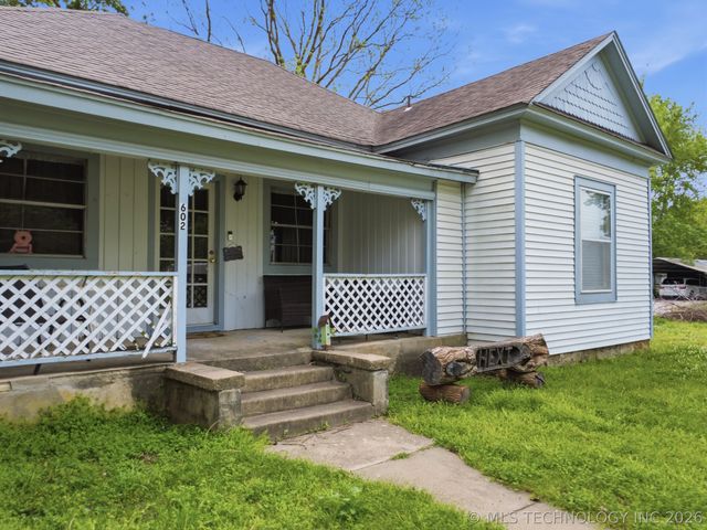 602 N Muskogee Avenue, Claremore, OK 74017