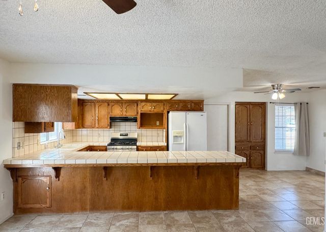 4412 Sugar Cane Avenue, Bakersfield, CA 93313