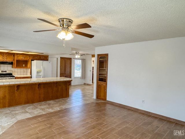 4412 Sugar Cane Avenue, Bakersfield, CA 93313