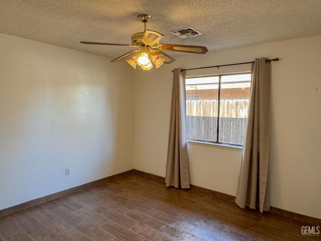 4412 Sugar Cane Avenue, Bakersfield, CA 93313