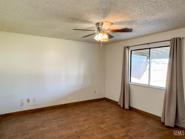 4412 Sugar Cane Avenue, Bakersfield, CA 93313