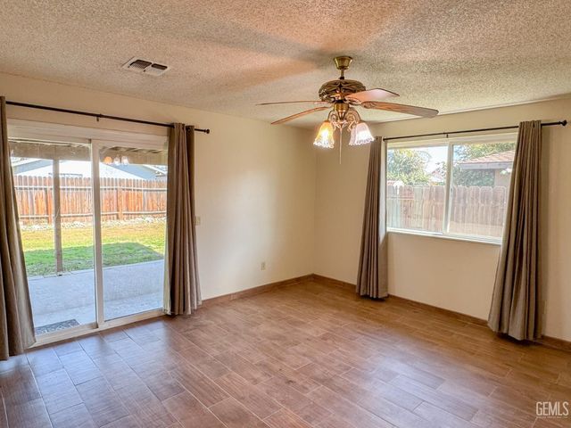 4412 Sugar Cane Avenue, Bakersfield, CA 93313