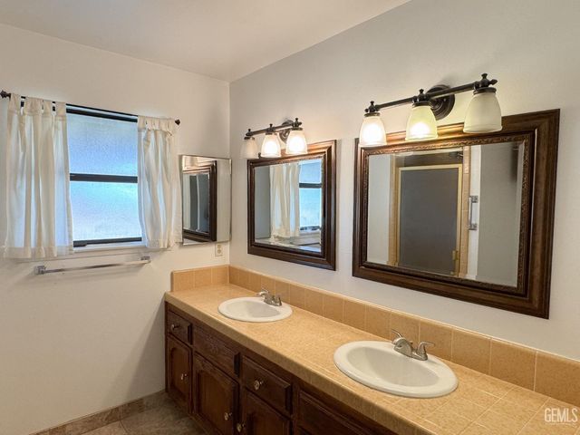 4412 Sugar Cane Avenue, Bakersfield, CA 93313