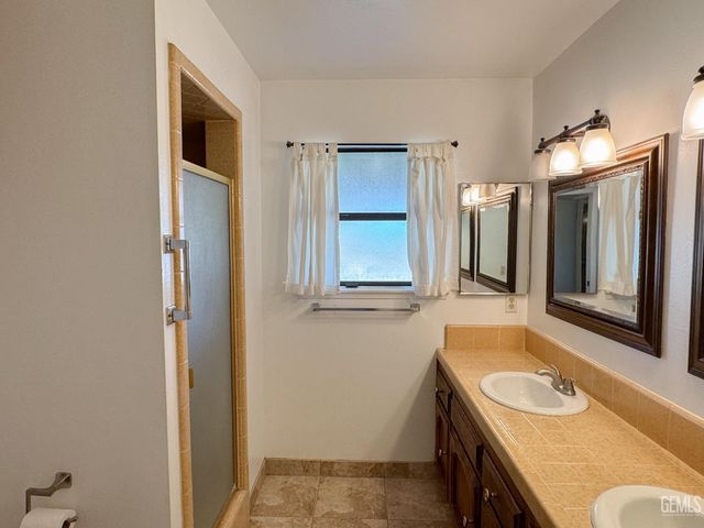 4412 Sugar Cane Avenue, Bakersfield, CA 93313