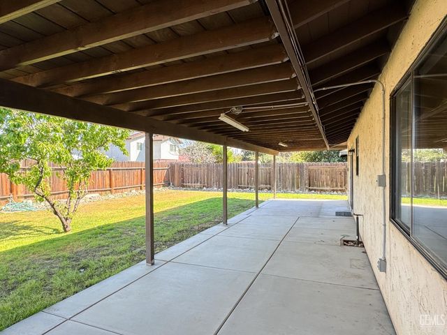 4412 Sugar Cane Avenue, Bakersfield, CA 93313