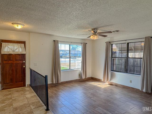 4412 Sugar Cane Avenue, Bakersfield, CA 93313