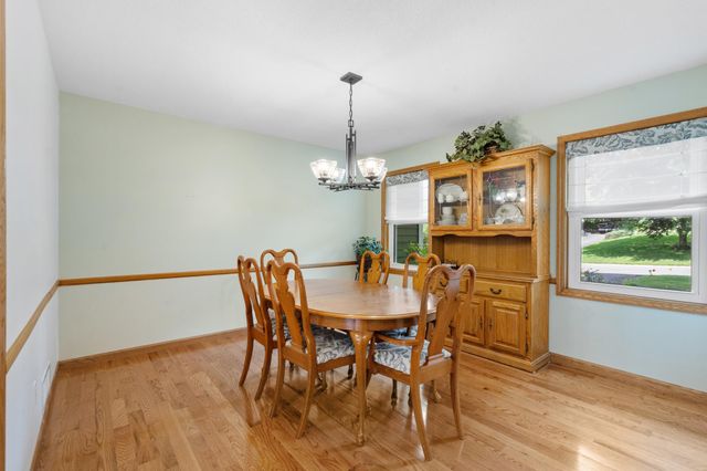 9882 Purgatory Road, Eden Prairie, MN 55347