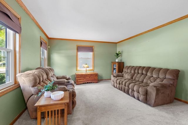 9882 Purgatory Road, Eden Prairie, MN 55347