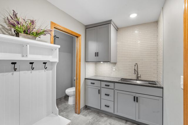 9882 Purgatory Road, Eden Prairie, MN 55347