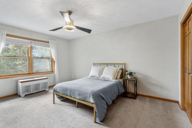 9882 Purgatory Road, Eden Prairie, MN 55347