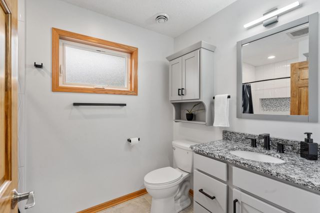 9882 Purgatory Road, Eden Prairie, MN 55347
