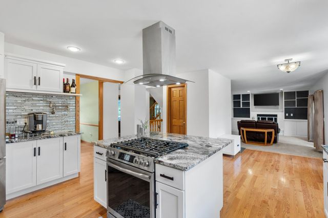 9882 Purgatory Road, Eden Prairie, MN 55347