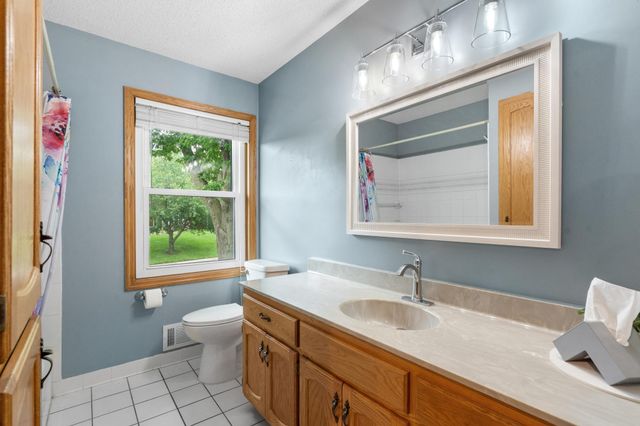 9882 Purgatory Road, Eden Prairie, MN 55347