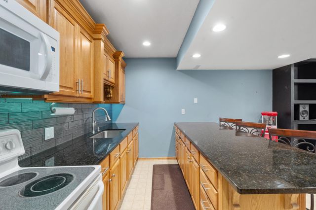 9882 Purgatory Road, Eden Prairie, MN 55347