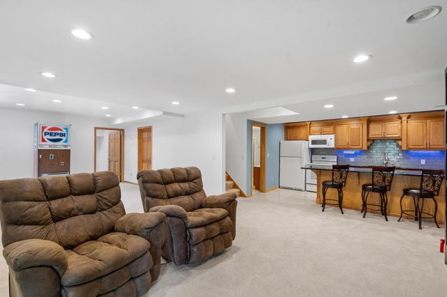 9882 Purgatory Road, Eden Prairie, MN 55347