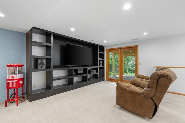 9882 Purgatory Road, Eden Prairie, MN 55347