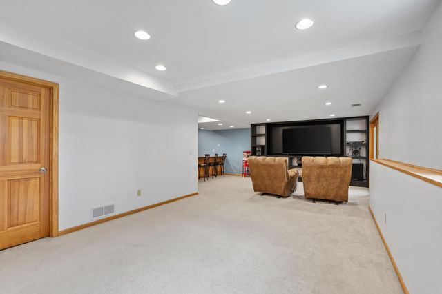 9882 Purgatory Road, Eden Prairie, MN 55347