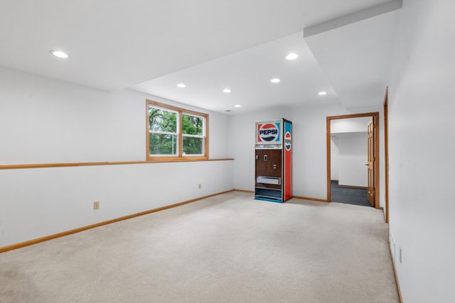 9882 Purgatory Road, Eden Prairie, MN 55347