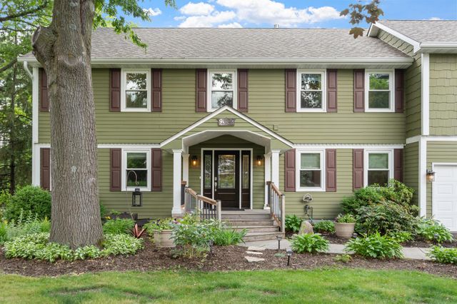 9882 Purgatory Road, Eden Prairie, MN 55347