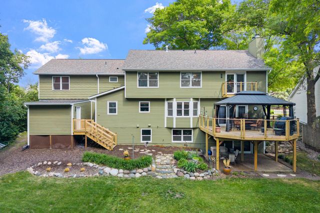 9882 Purgatory Road, Eden Prairie, MN 55347