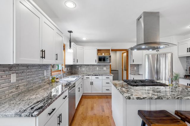 9882 Purgatory Road, Eden Prairie, MN 55347