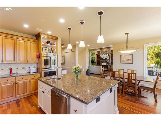 6643 Nw MERIDIAN RIDGE Dr, Portland, OR 97210