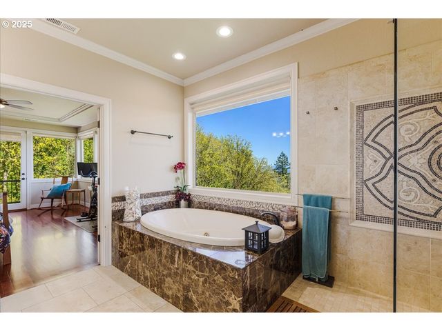 6643 Nw MERIDIAN RIDGE Dr, Portland, OR 97210