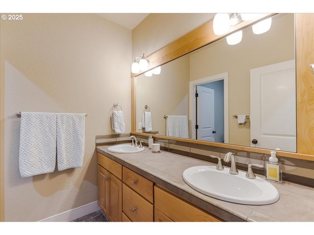 6643 Nw MERIDIAN RIDGE Dr, Portland, OR 97210