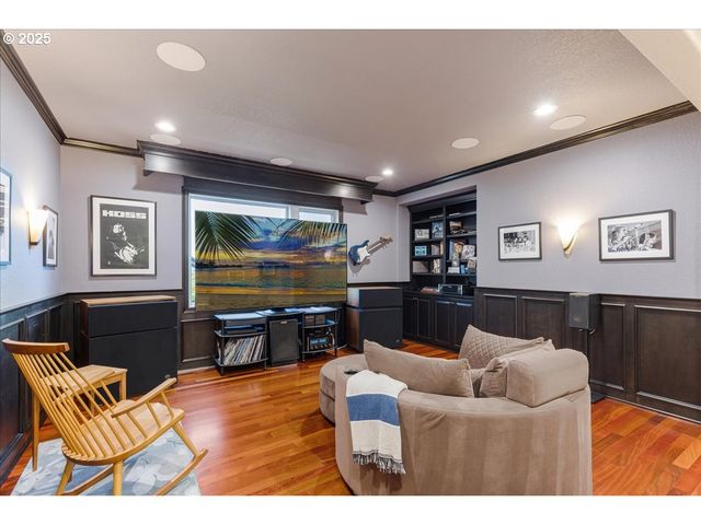 6643 Nw MERIDIAN RIDGE Dr, Portland, OR 97210