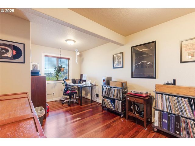 6643 Nw MERIDIAN RIDGE Dr, Portland, OR 97210