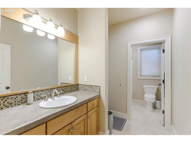 6643 Nw MERIDIAN RIDGE Dr, Portland, OR 97210