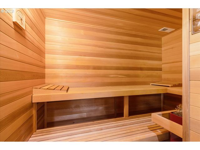 6643 Nw MERIDIAN RIDGE Dr, Portland, OR 97210